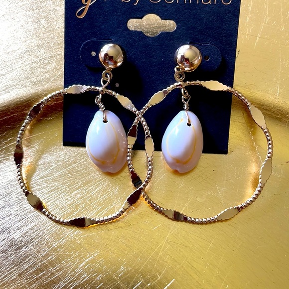 NWT Boho Seashells Gold Tone Summer Vibes Beach Earrings - Picture 1 of 4